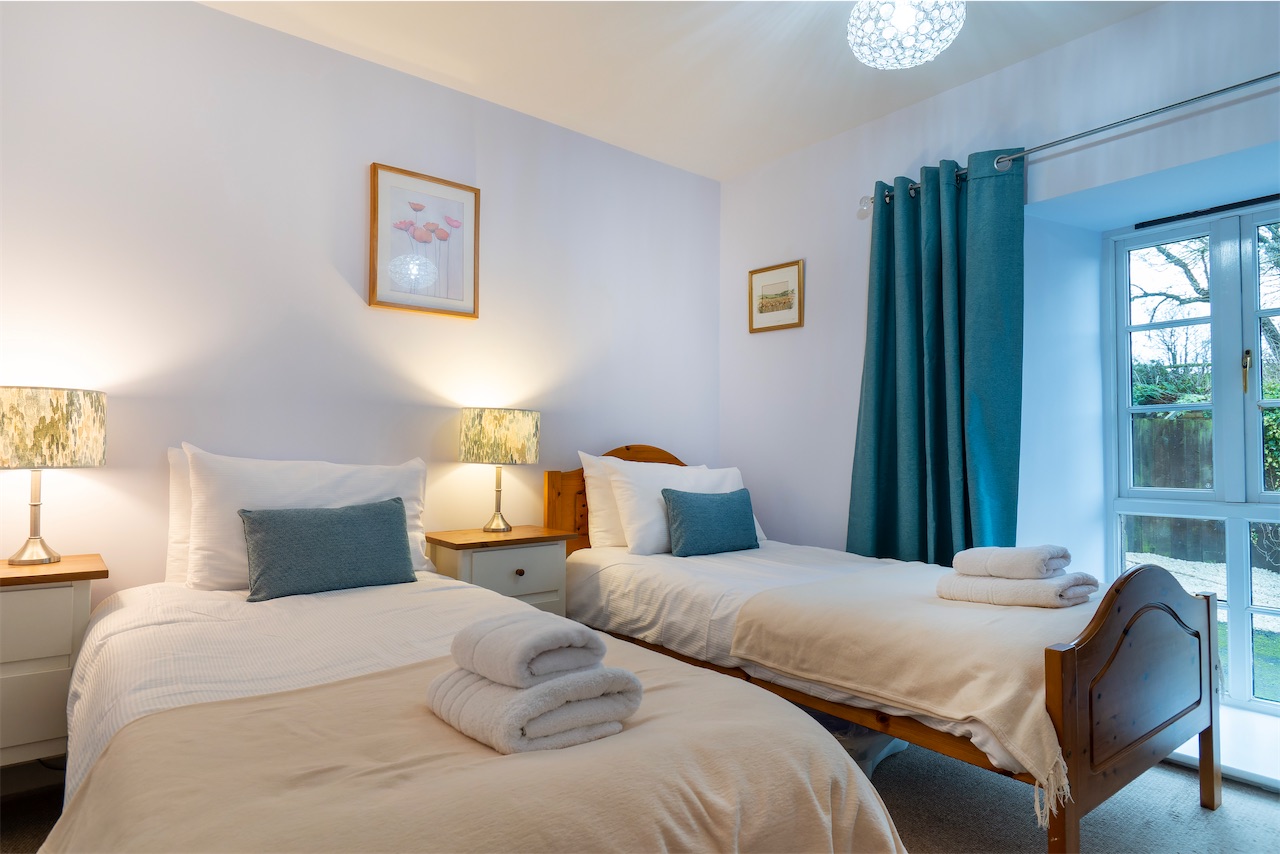 Teal Room twin bedroom with games TV