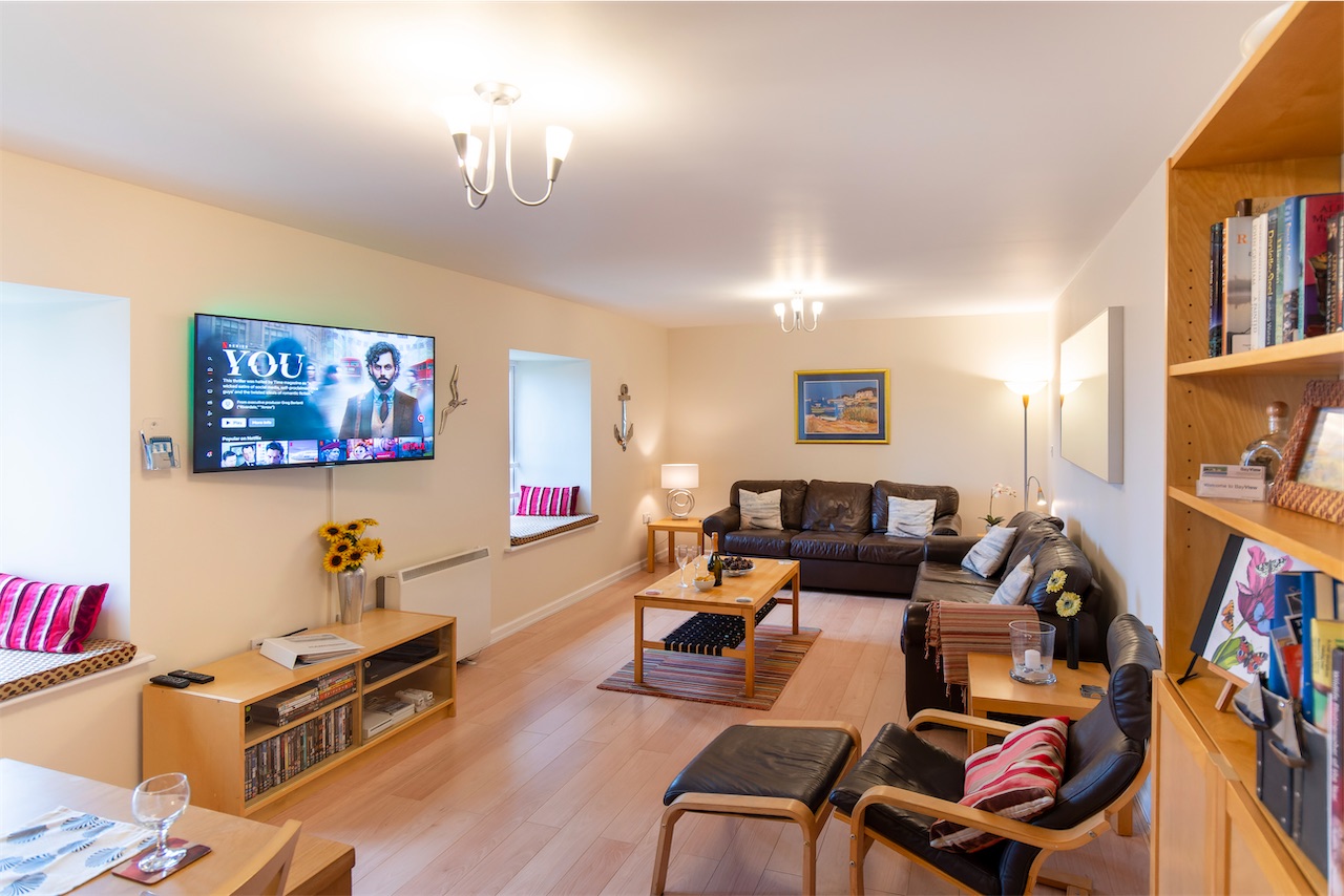 BayView luxurious large living area
